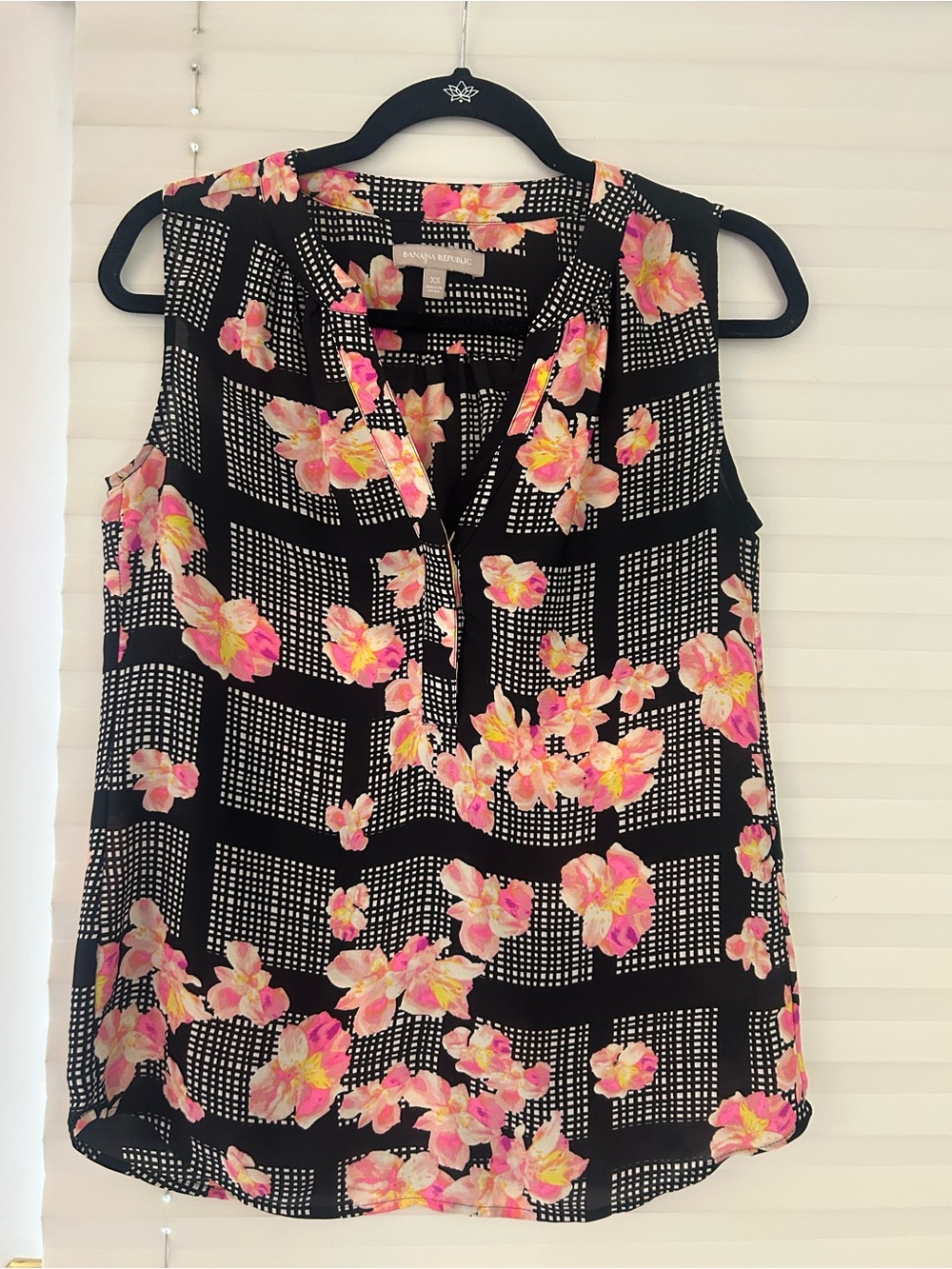 Banana Republic Black Floral Sleeveless Blouse